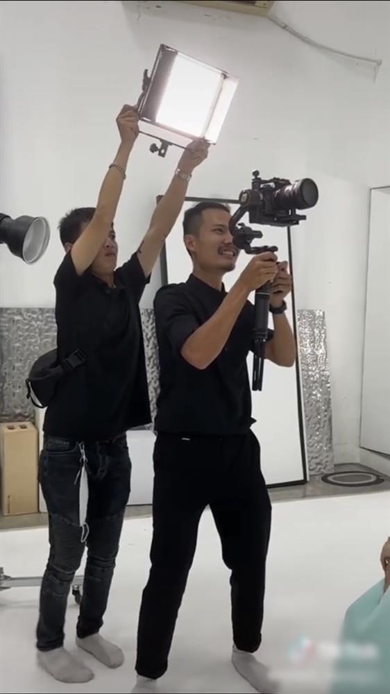 Á hậu Bảo Ngọc chụp ảnh áo dài: Khổ quá vì quá khổ-5