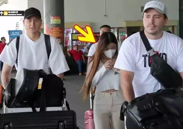 Đặng Văn Lâm bí mật cùng bạn gái hâm nóng tình cảm-4