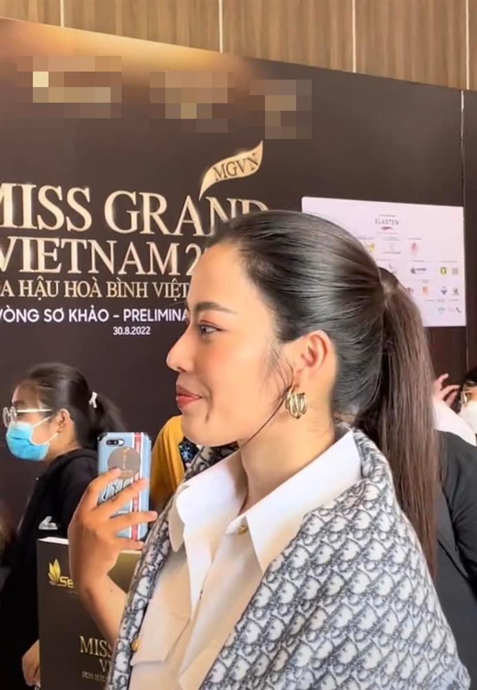 Nam Em tới sơ khảo Miss Grand Vietnam, bất thình lình đeo SBD?-2