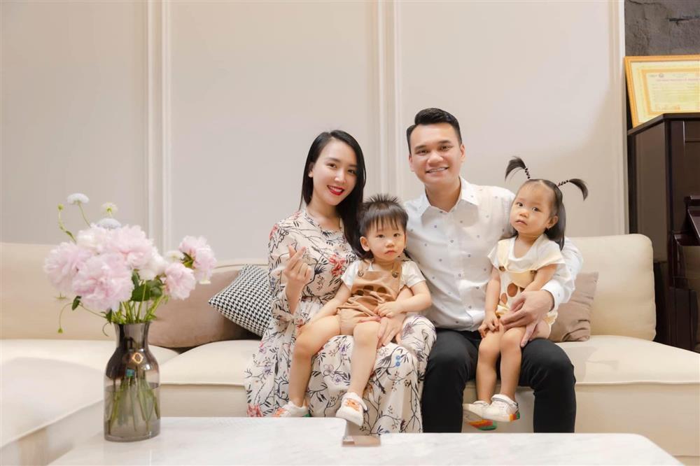 Bà xã mừng sinh nhật Khắc Việt sau vụ truy vết gái lạ-1