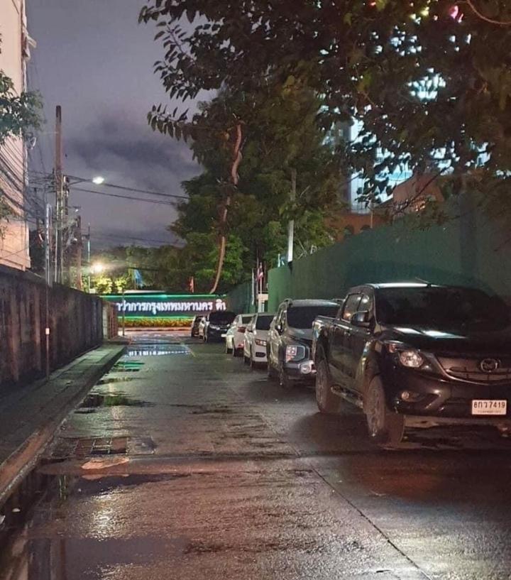 Sự thật về con rắn khổng lồ vắt vẻo khiến dân mạng sợ xanh mặt-1