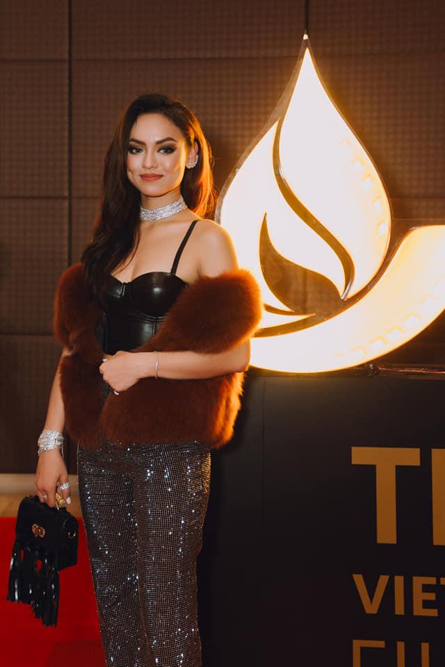 Mai Ngô chuẩn người đẹp ăn phấn nhất showbiz Việt-9