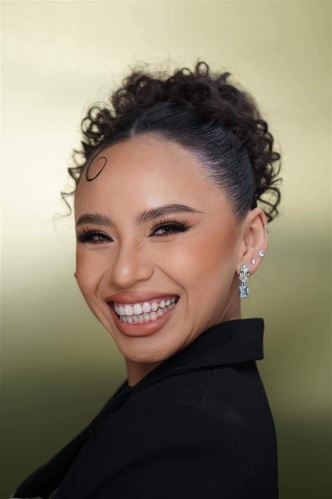 MC Miss Grand Vietnam 2022 bị chơi khăm, nhìn khó nhận ra-10