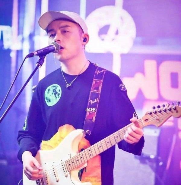 Châu Tấn ngầm xác nhận yêu nam ca sĩ kém 13 tuổi-2