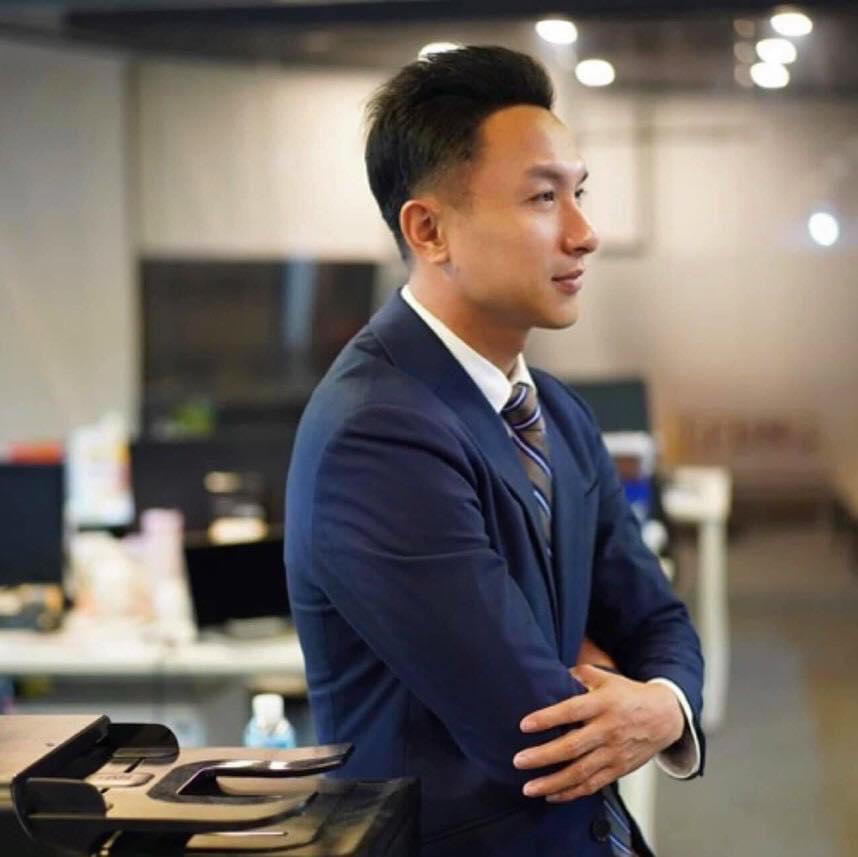 Nam MC nổi tiếng khoe ảnh cực bạo trên giường sau tai nạn-2