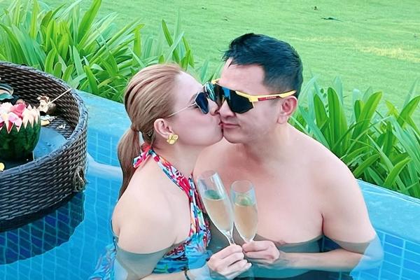 Tin showbiz Việt ngày 1/9: Ngọc Trinh gợi cảm đón tháng mới-15