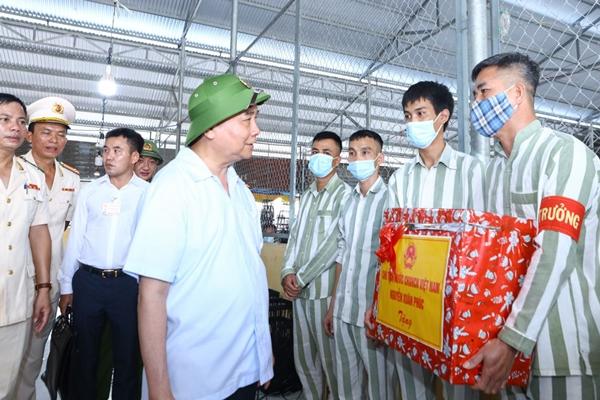 Chủ tịch nước quyết định đặc xá cho hơn 2.400 phạm nhân dịp 2/9-1