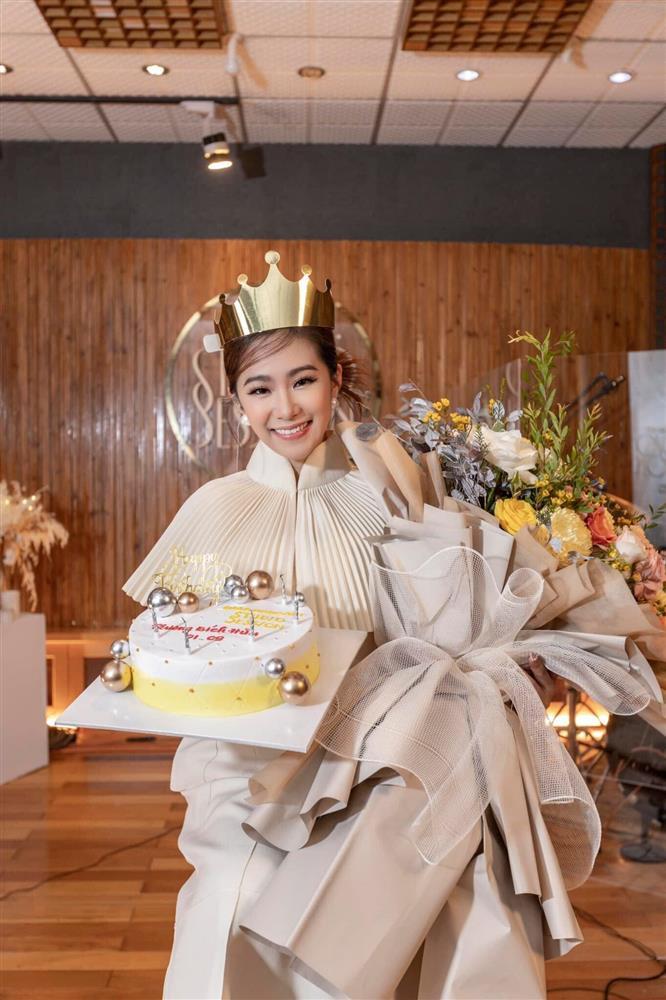 Lương Bích Hữu sinh nhật tuổi 38: Visual xuất sắc chỉ như gái 20-2