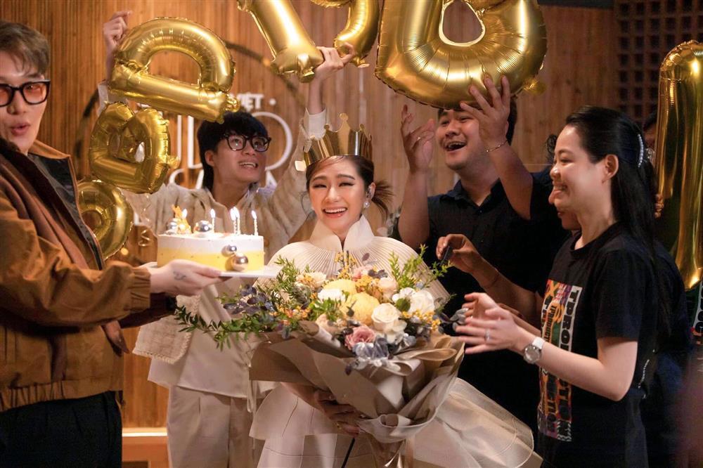 Lương Bích Hữu sinh nhật tuổi 38: Visual xuất sắc chỉ như gái 20-3