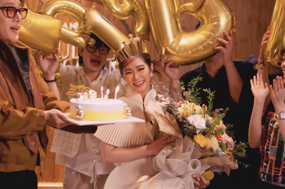 Lương Bích Hữu sinh nhật tuổi 38: Visual xuất sắc chỉ như gái 20-4