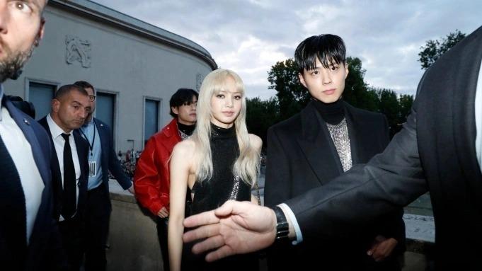 Hoa hậu, người nổi tiếng lấn át dàn siêu mẫu-3