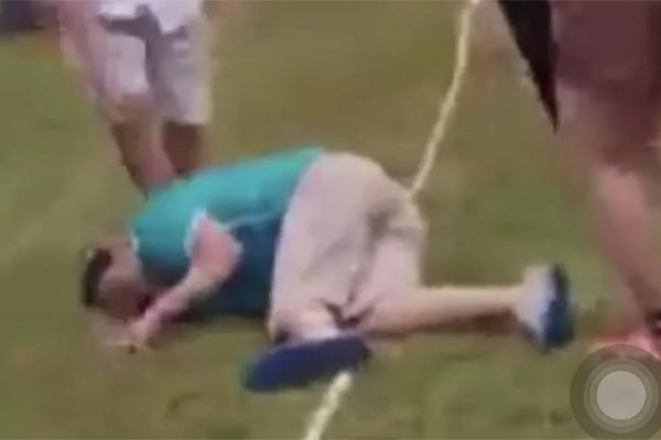 Clip: Đau lòng cảnh xe điện đâm cháu bé tử vong ở Sapa-3