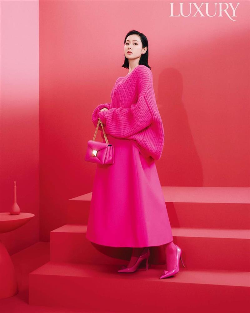 Son Ye Jin đầy thần thái, giấu bụng bầu thần sầu trên bìa tạp chí-2