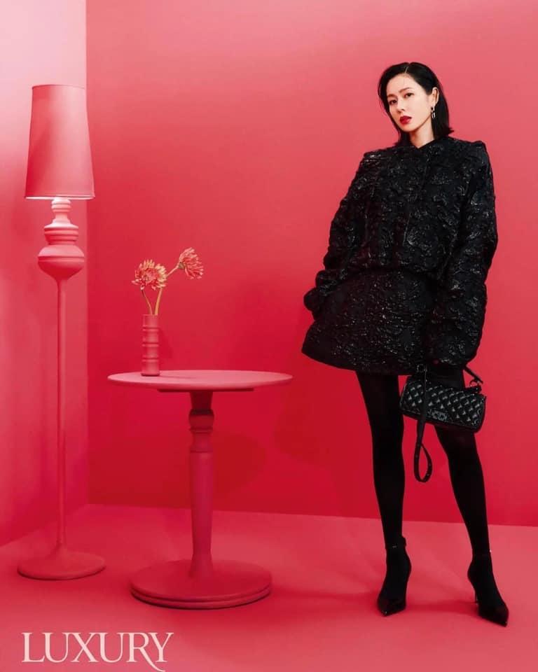 Son Ye Jin đầy thần thái, giấu bụng bầu thần sầu trên bìa tạp chí-5