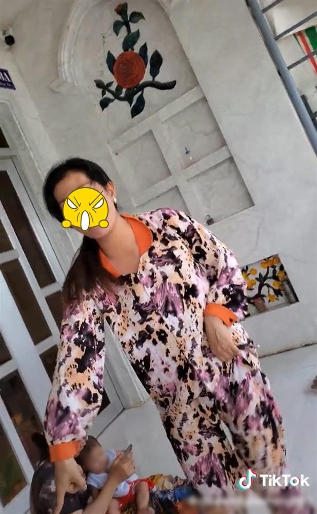 Nằng nặc bóc hàng xong mới nhận, người phụ nữ lầy không trả tiền ship-5