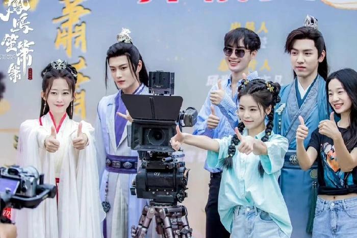 Một phú bà tự chi tiền, đóng luôn nữ chính để thỏa giấc mộng diễn viên-1