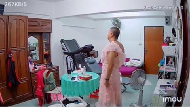 Mở camera kiểm tra, vợ bắt quả tang chồng có hành động lạ-4