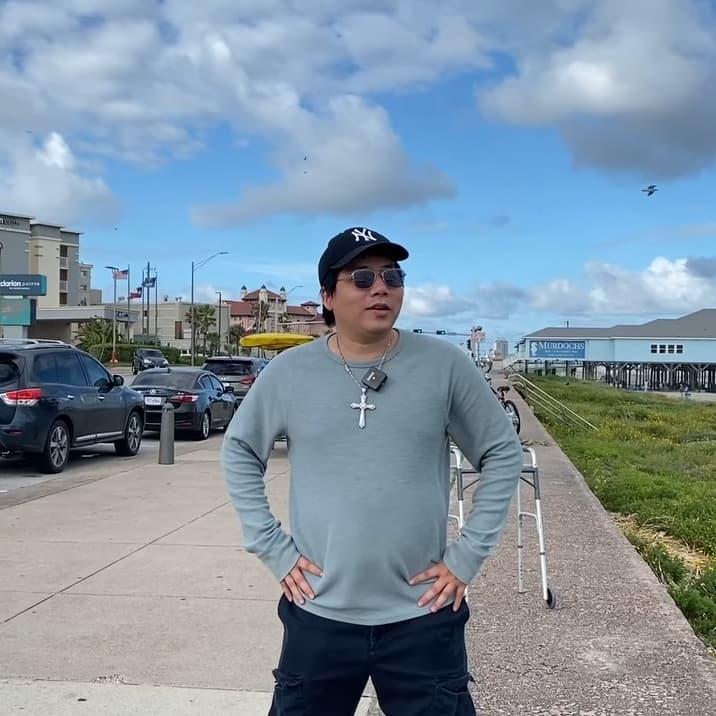 Sức khỏe Khoa Pug bị ảnh hưởng hậu kéo chân lên 1m75-5