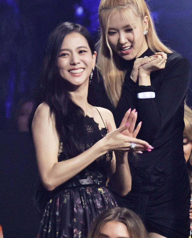 Lisa (BLACKPINK): Cô bé Thái thành siêu sao và kỳ tích cả thế giới vỡ òa-17