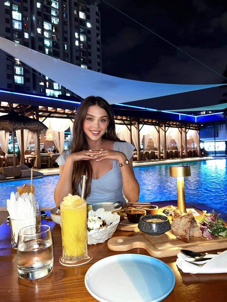 Bùi Tiến Dũng sến súa công khai thể hiện tình cảm với vợ Tây-2