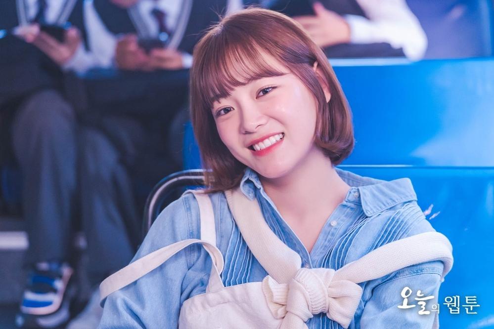 Kim Se Jeong ngã đau khi không nhìn các đàn chị mà học tập-2