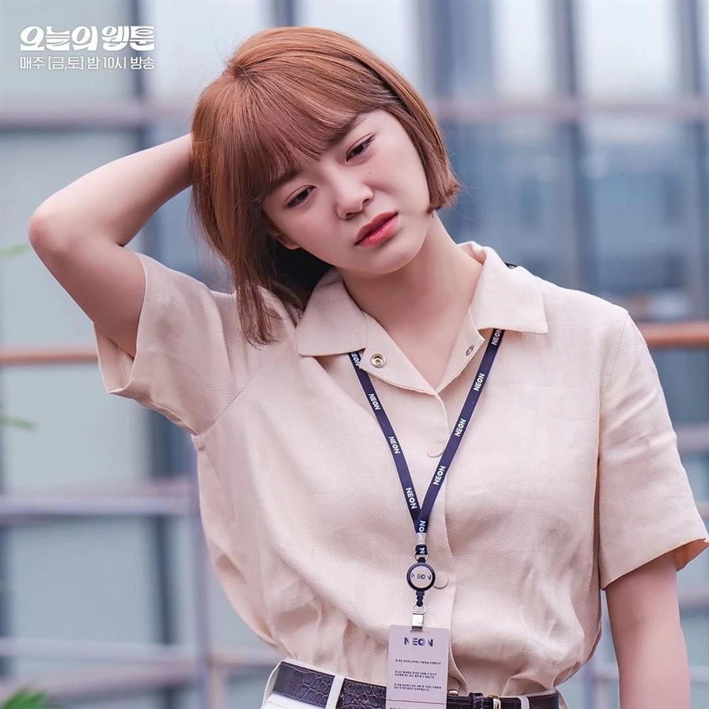 Kim Se Jeong ngã đau khi không nhìn các đàn chị mà học tập-7