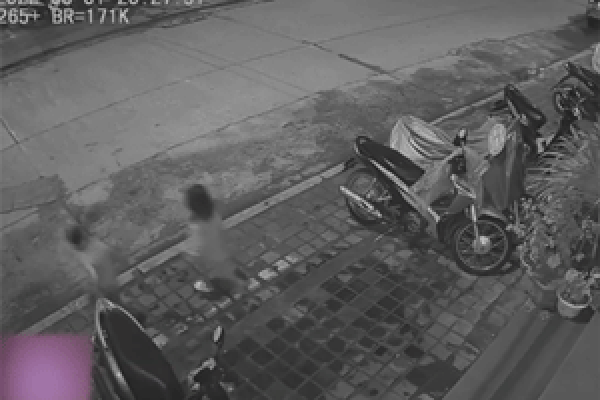 Clip: Đau lòng cảnh xe điện đâm cháu bé tử vong ở Sapa-1