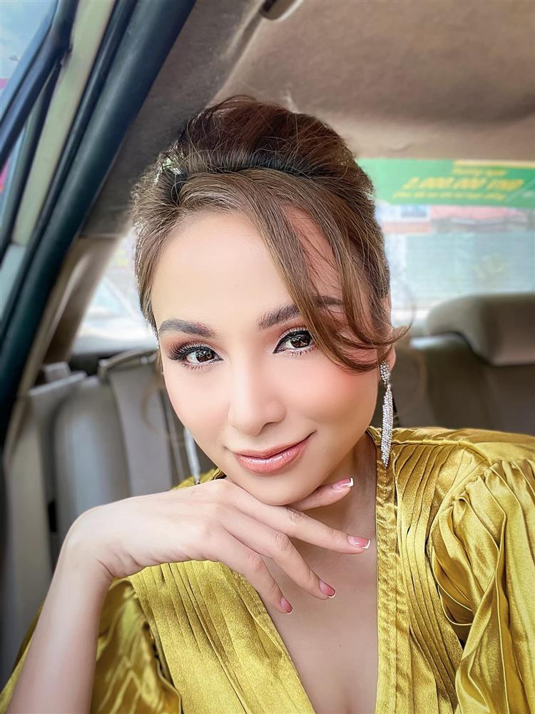 Tin showbiz Việt ngày 1/9: Ngọc Trinh gợi cảm đón tháng mới-7