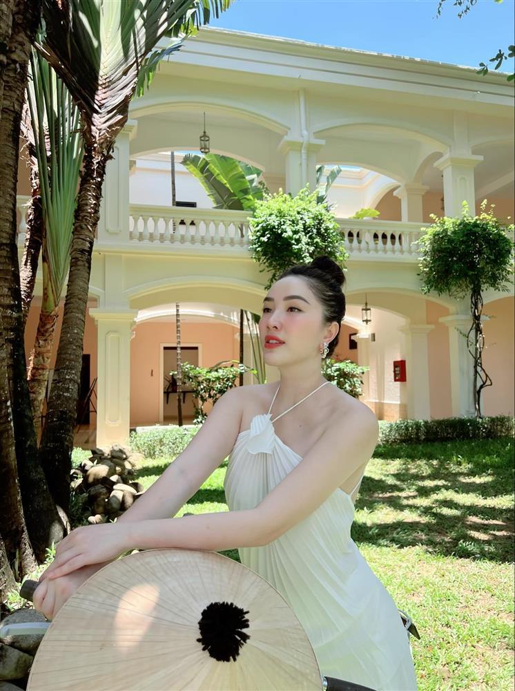 Tin showbiz Việt ngày 1/9: Ngọc Trinh gợi cảm đón tháng mới-3