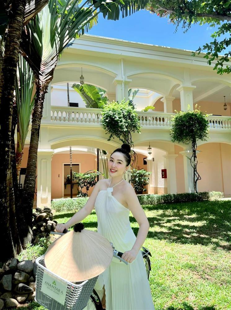 Tin showbiz Việt ngày 1/9: Ngọc Trinh gợi cảm đón tháng mới-4