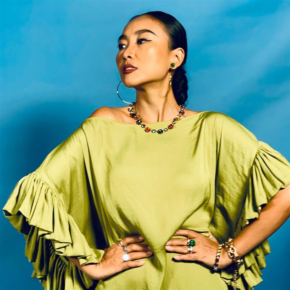 Tin showbiz Việt ngày 1/9: Ngọc Trinh gợi cảm đón tháng mới-8