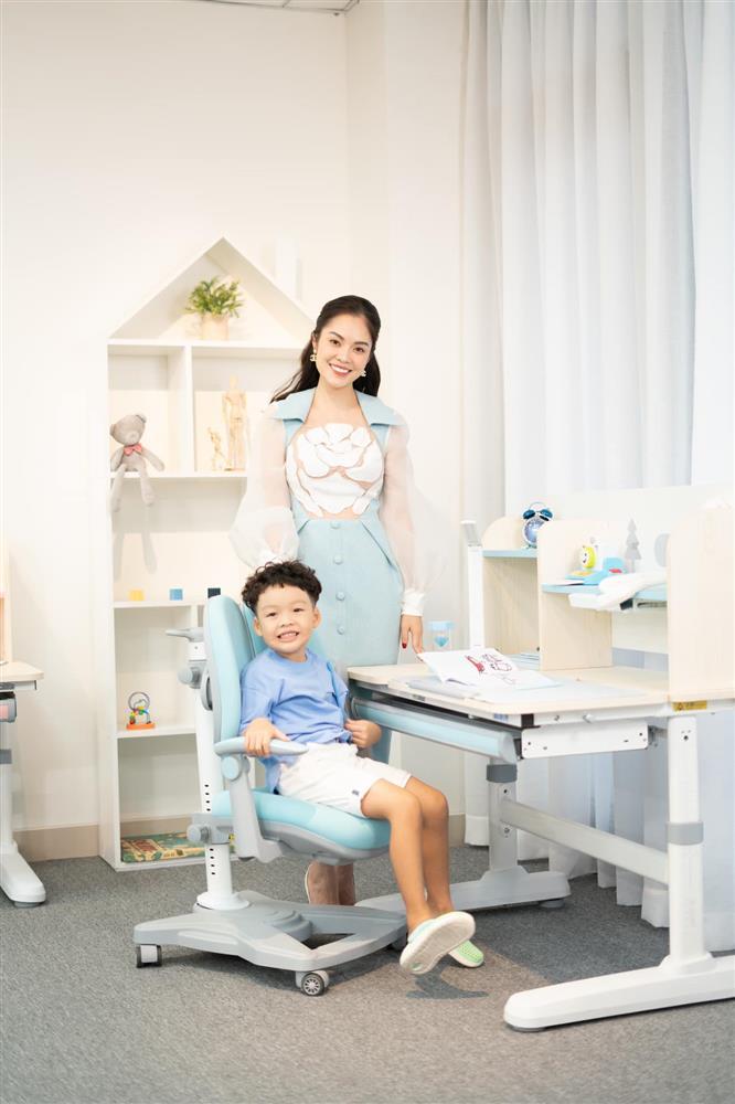 Tin showbiz Việt ngày 1/9: Ngọc Trinh gợi cảm đón tháng mới-9