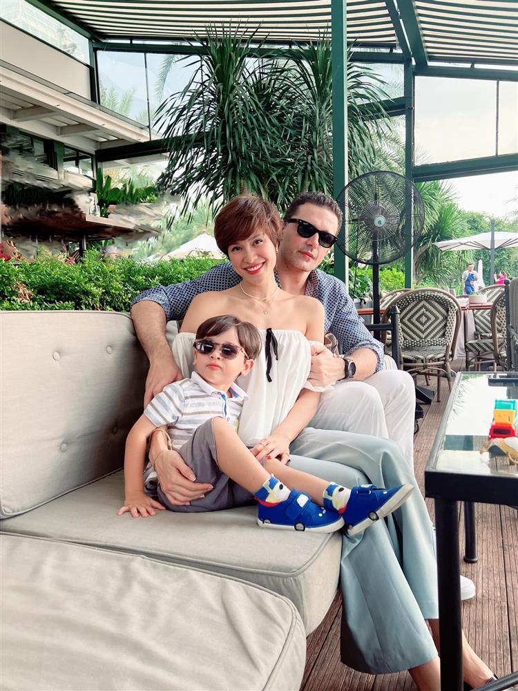 Tin showbiz Việt ngày 1/9: Ngọc Trinh gợi cảm đón tháng mới-10