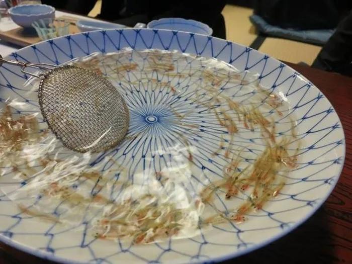 Món ăn tươi sống vẫn nhảy múa trong miệng thực khách-4