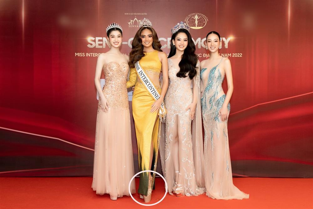 Miss Intercontinental đi cà kheo vẫn thua á hậu Bảo Ngọc 1m85-2