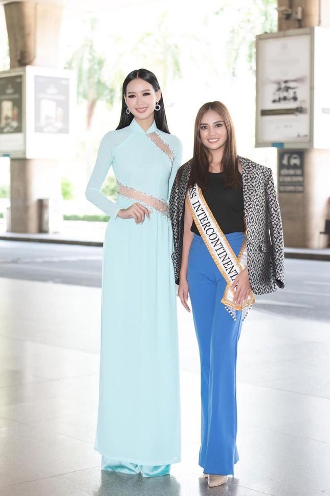 Miss Intercontinental đi cà kheo vẫn thua á hậu Bảo Ngọc 1m85-5