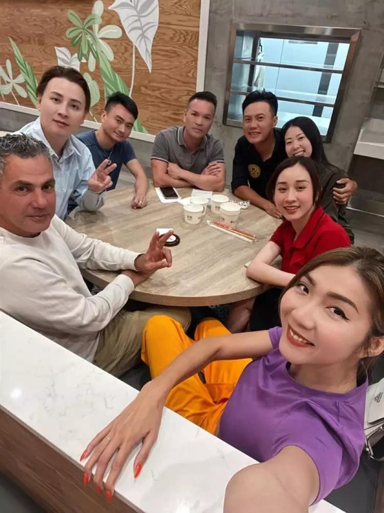 Ngọc Quyên hiếm hoi khoe ảnh sánh đôi bạn trai Tây-10