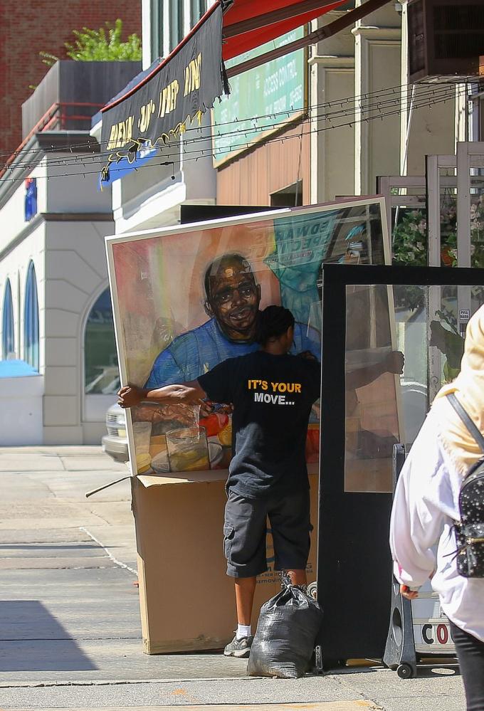 Emily Ratajkowski dọn đồ ra khỏi nhà sau tin đồn chồng ngoại tình-5