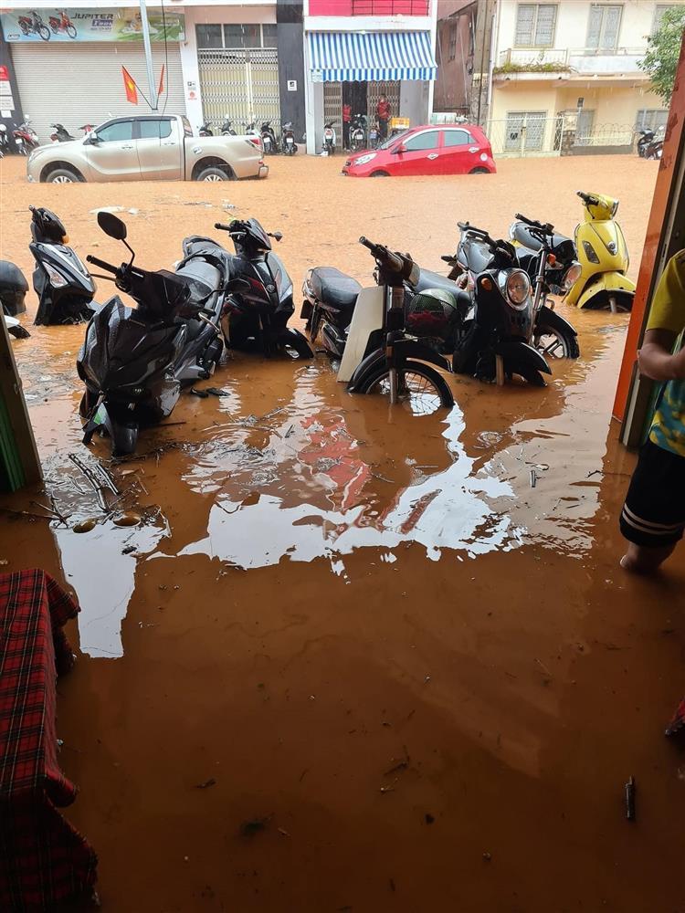 Phố núi Đà Lạt ngập thành sông trong ngày đầu nghỉ lễ 2/9-6