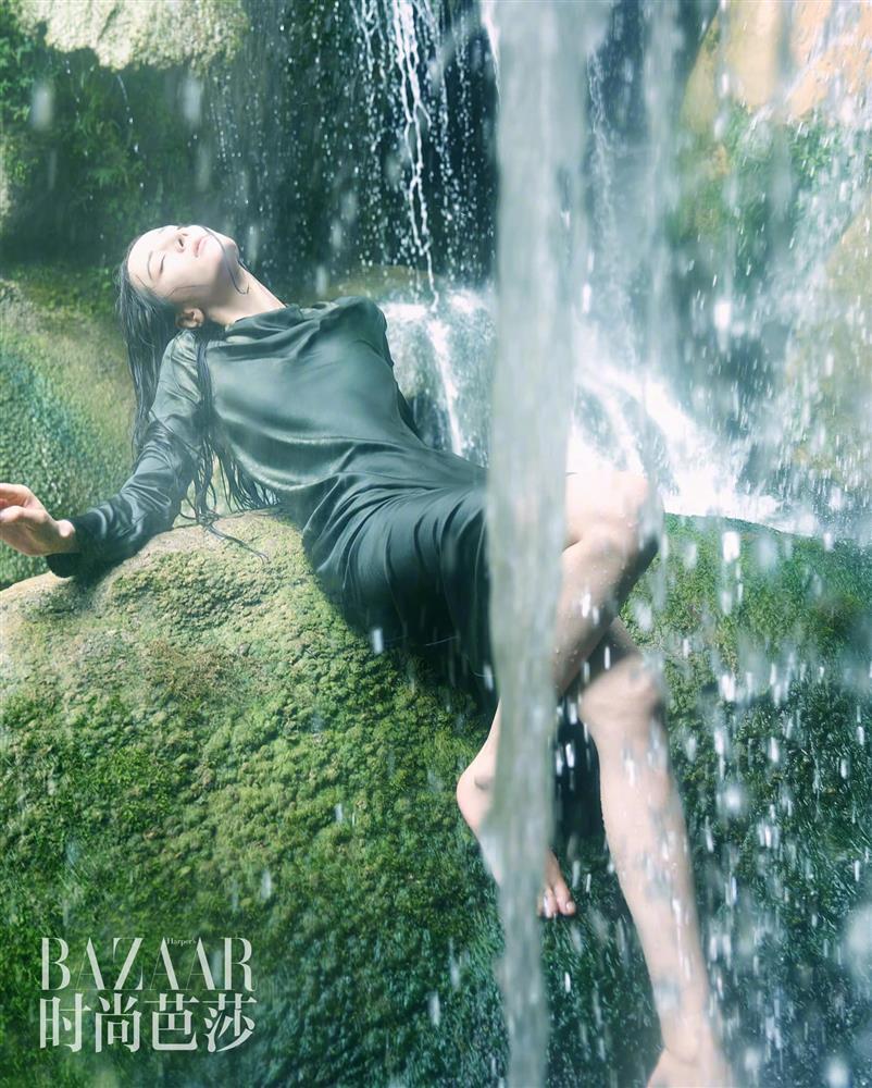 Địch Lệ Nhiệt Ba để mặt mộc chụp tạp chí, nhan sắc ra sao?-2