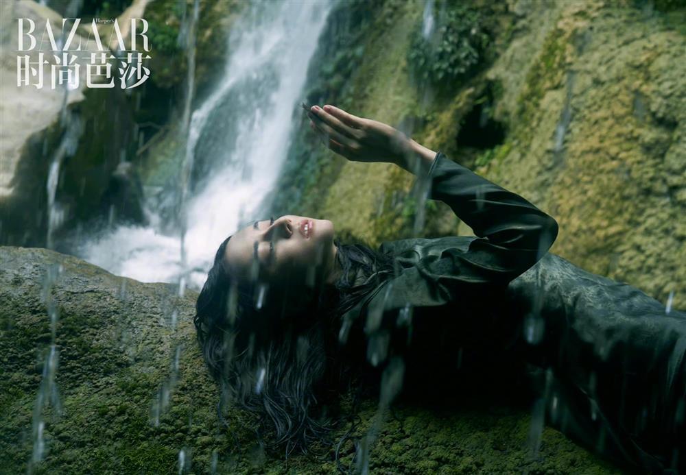 Địch Lệ Nhiệt Ba để mặt mộc chụp tạp chí, nhan sắc ra sao?-3