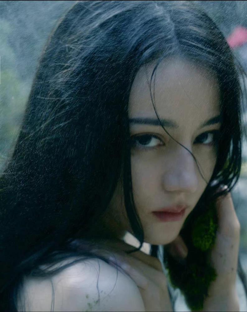 Địch Lệ Nhiệt Ba để mặt mộc chụp tạp chí, nhan sắc ra sao?-4