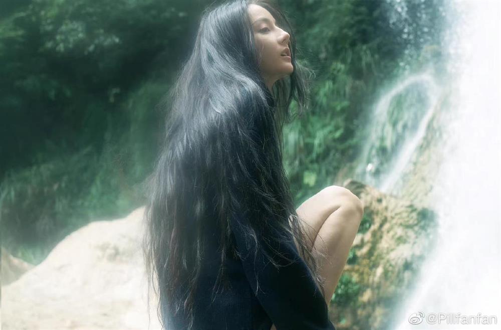 Địch Lệ Nhiệt Ba để mặt mộc chụp tạp chí, nhan sắc ra sao?-8