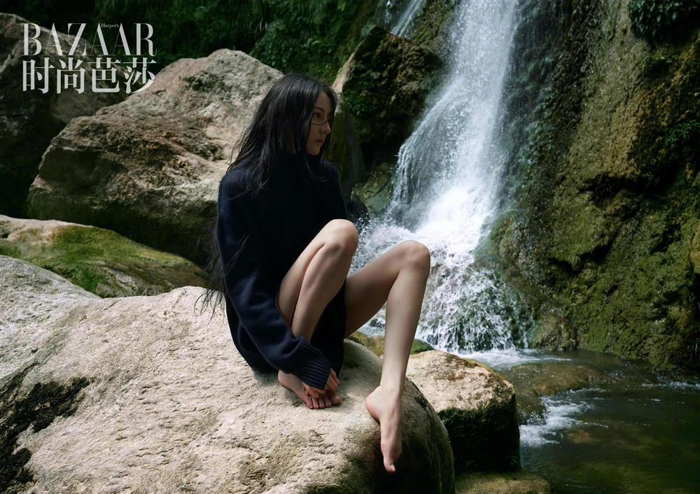 Địch Lệ Nhiệt Ba để mặt mộc chụp tạp chí, nhan sắc ra sao?-11