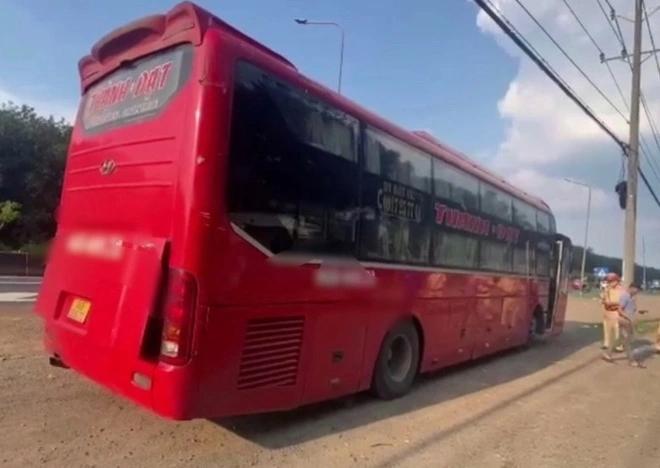 Hãi hùng xe khách 46 chỗ nhồi nhét 71 người ở Đồng Nai-1