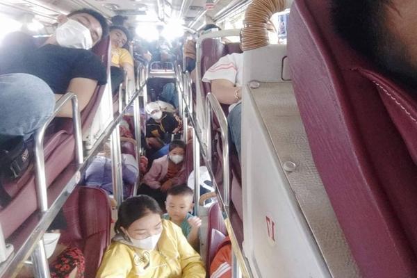 Hãi hùng xe khách 46 chỗ nhồi nhét 71 người ở Đồng Nai-3