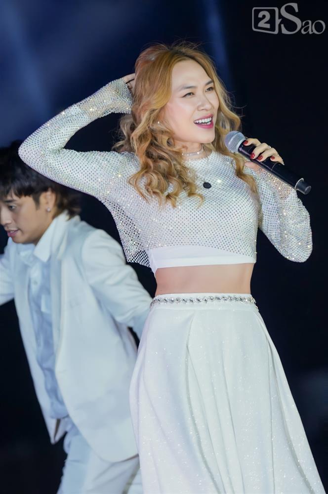 Mỹ Tâm khoe eo thon, bụng phẳng lì đập tan tin đồn có bầu-6