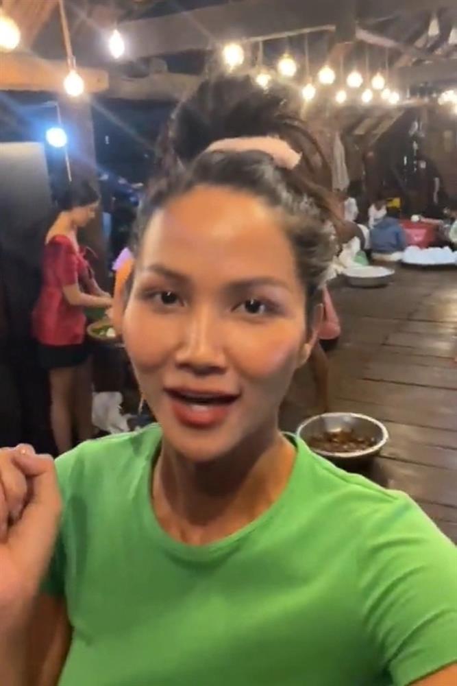 HHen Niê thừa nhận không dám để mặt mộc khi nói chuyện với fan-2