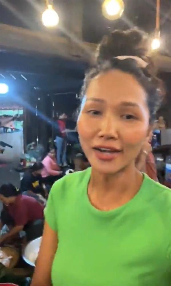 HHen Niê thừa nhận không dám để mặt mộc khi nói chuyện với fan-3