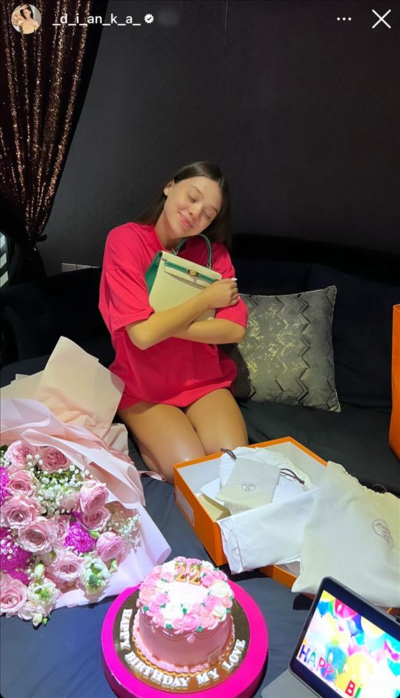 Vợ Tây được Bùi Tiến Dũng tặng túi Hermès đắt giá nhân sinh nhật-5